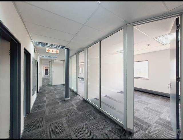 3,230M² BUSINESS TO LET IN VORNA VALLEY